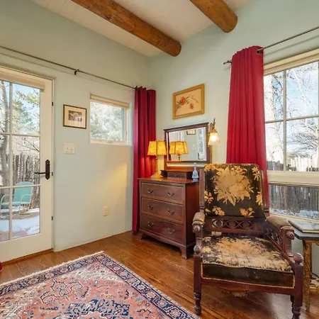 Gorgeous Historic Adobe Near Canyon Road Holiday home *